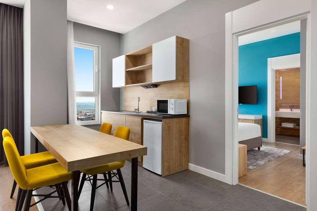 Days Inn & Suites By Wyndham Esenyurt Истанбул Стая снимка