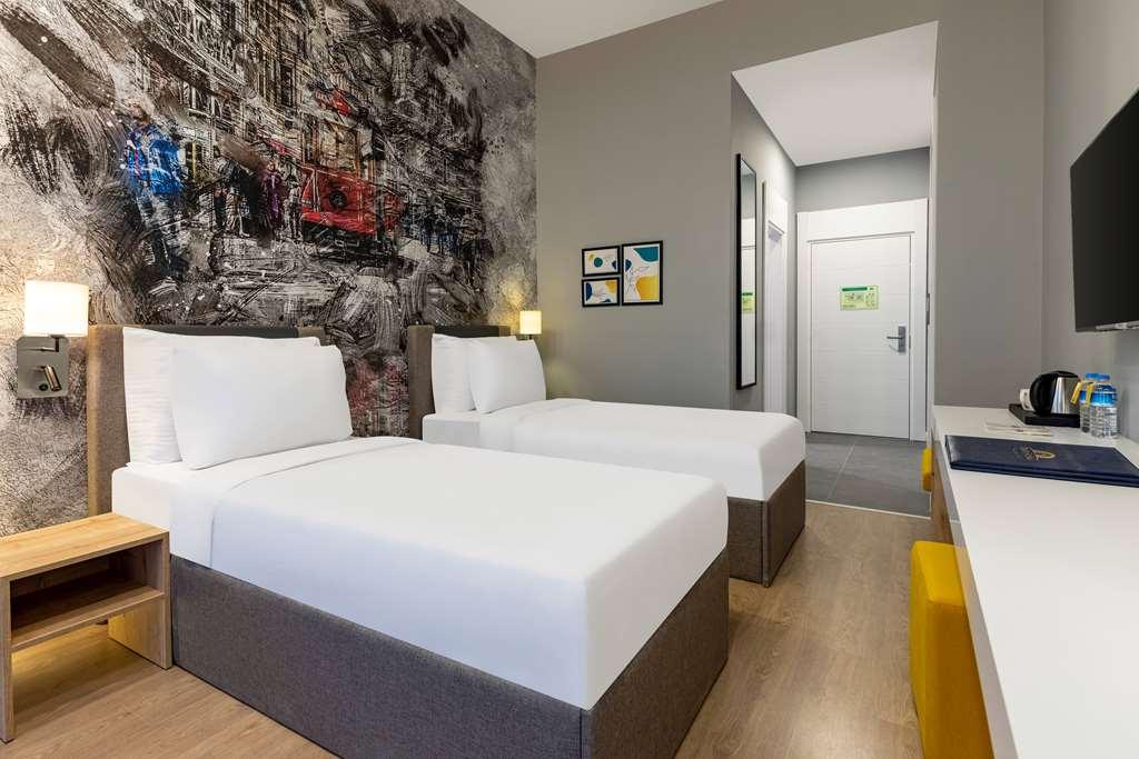 Days Inn & Suites By Wyndham Esenyurt Истанбул Стая снимка